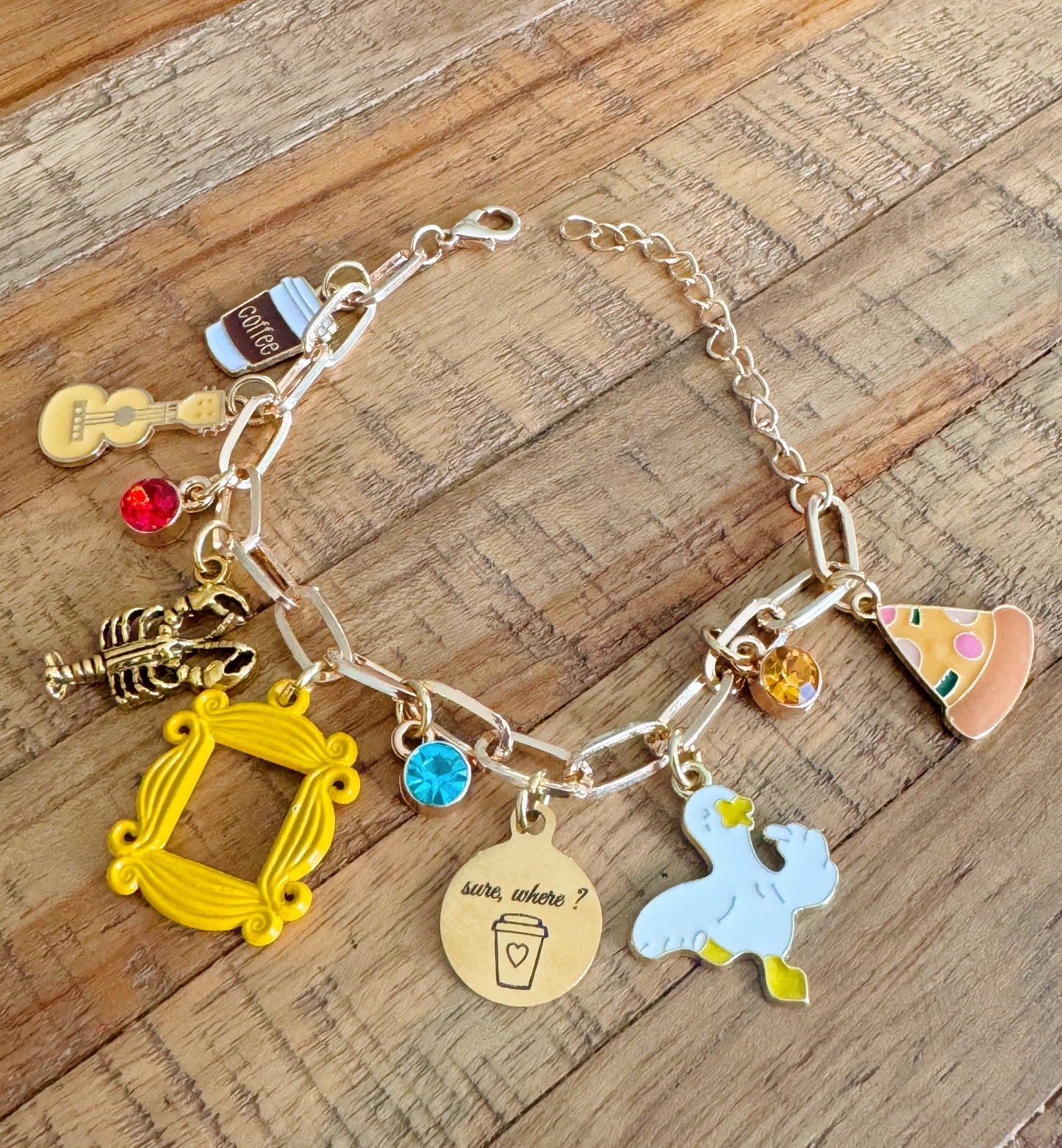 Bracelet à breloques inspiré de la série 🛋️☕️🦞🎸🐥