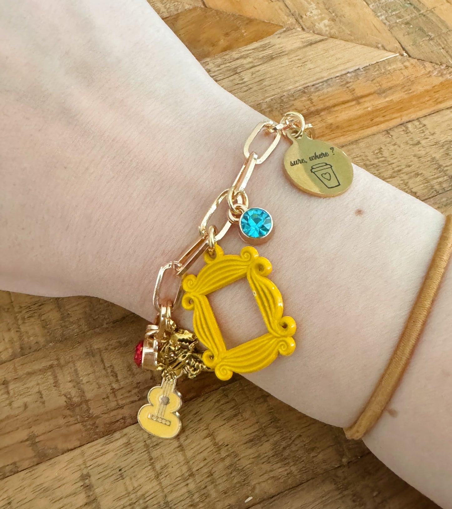 Bracelet à breloques inspiré de la série 🛋️☕️🦞🎸🐥