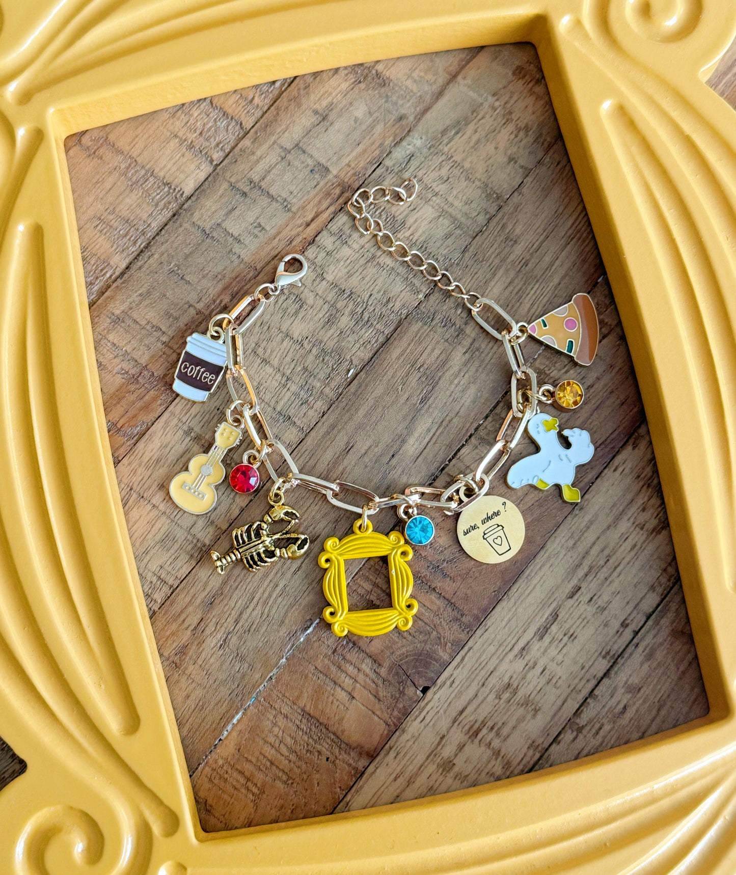 Bracelet à breloques inspiré de la série 🛋️☕️🦞🎸🐥