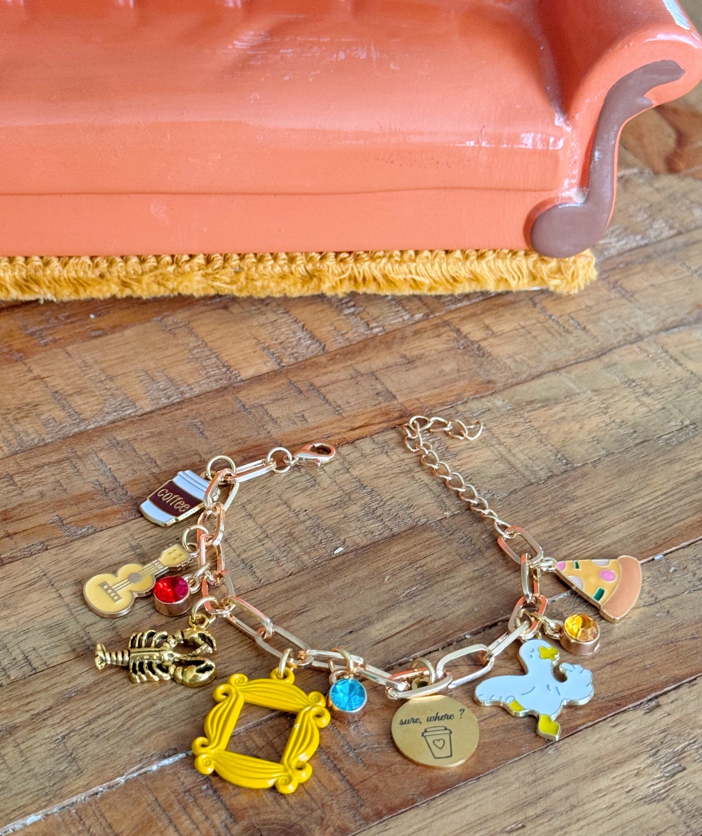Bracelet à breloques inspiré de la série 🛋️☕️🦞🎸🐥