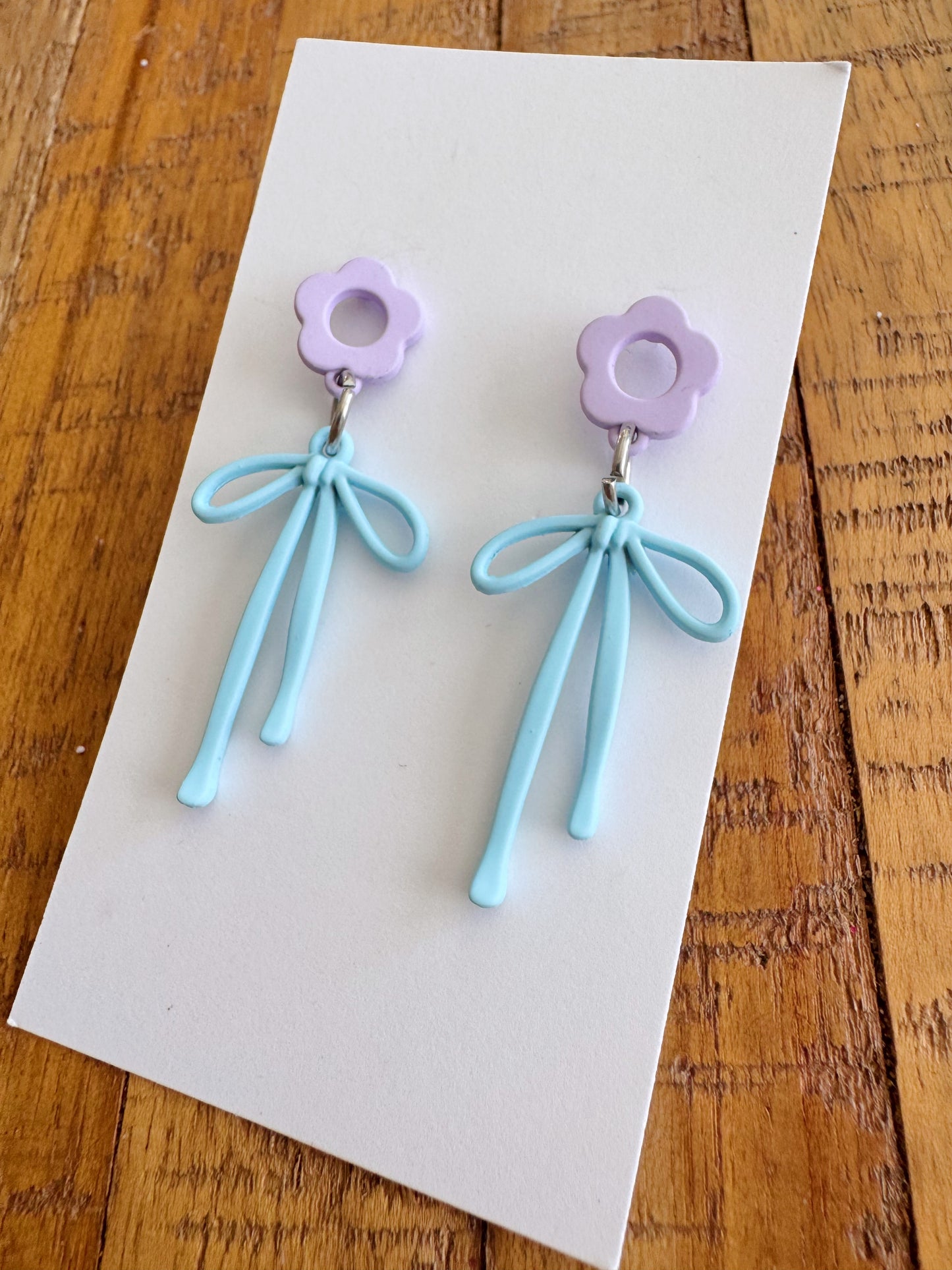 Au printemps - Boucles d’oreilles fleurs printemps lilas & bleu ciel