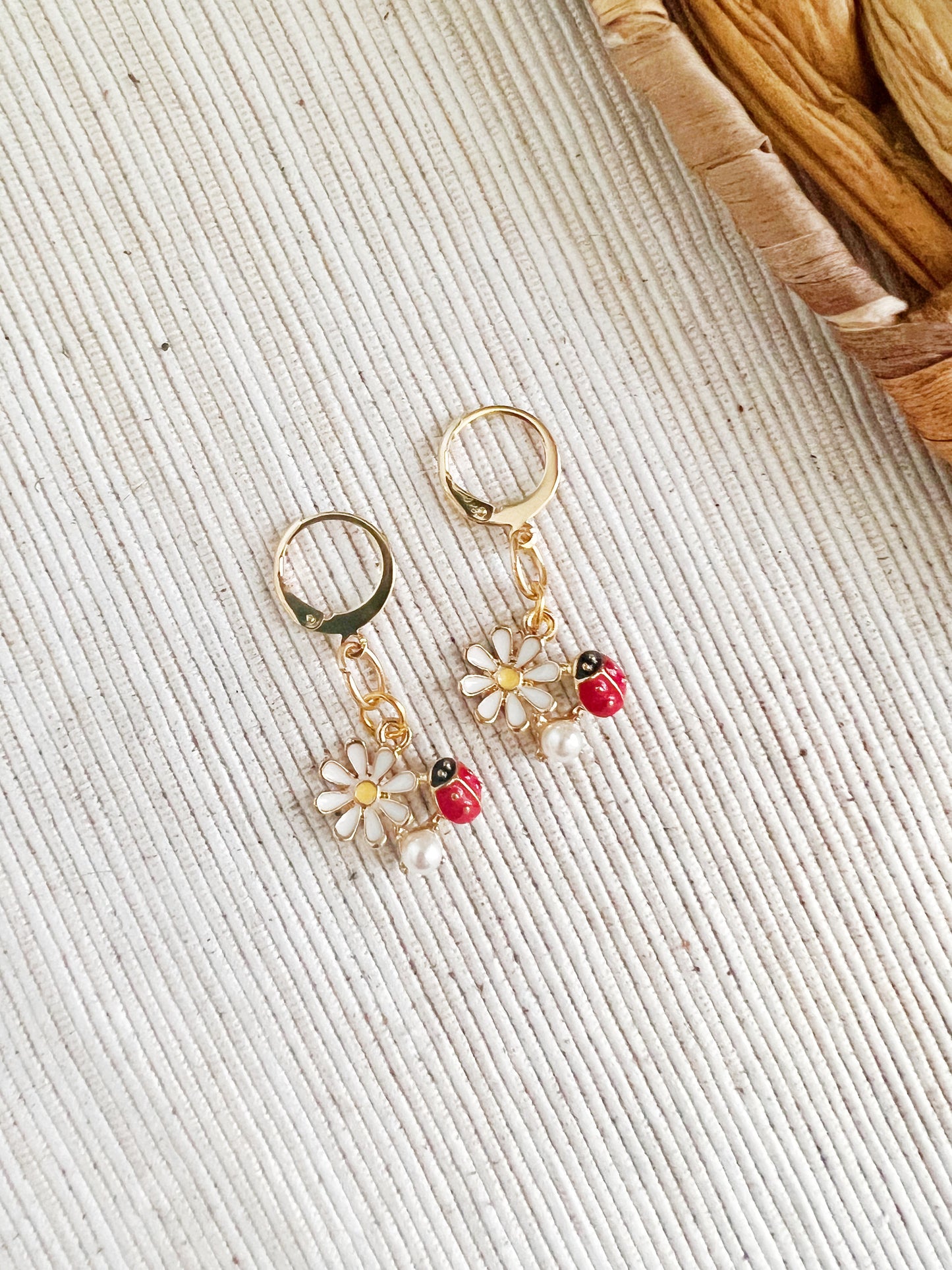 Coccinelles đ lĂ©gĂšres boucles dâoreilles
