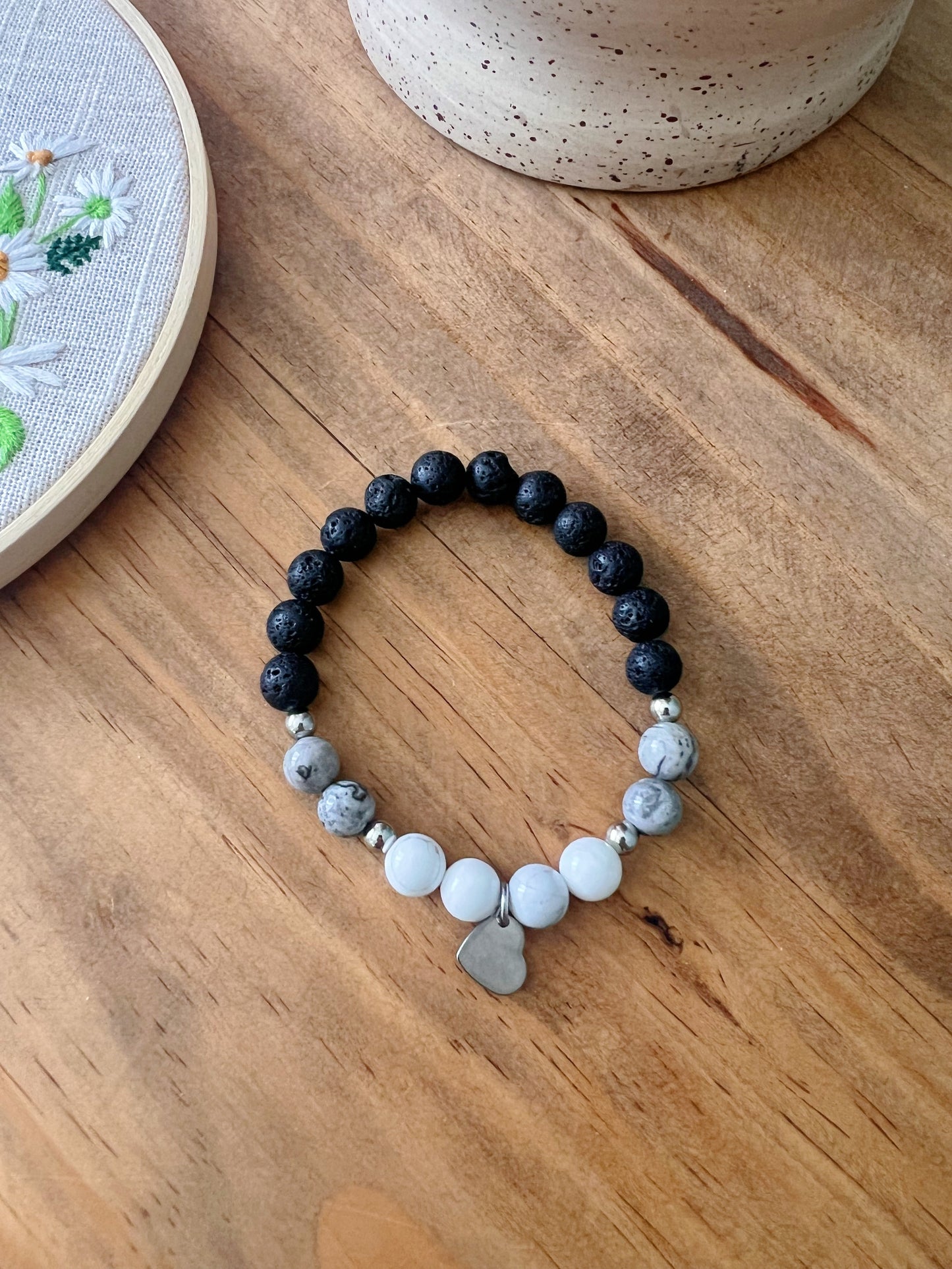 Bracelet howlite et pierres de lave