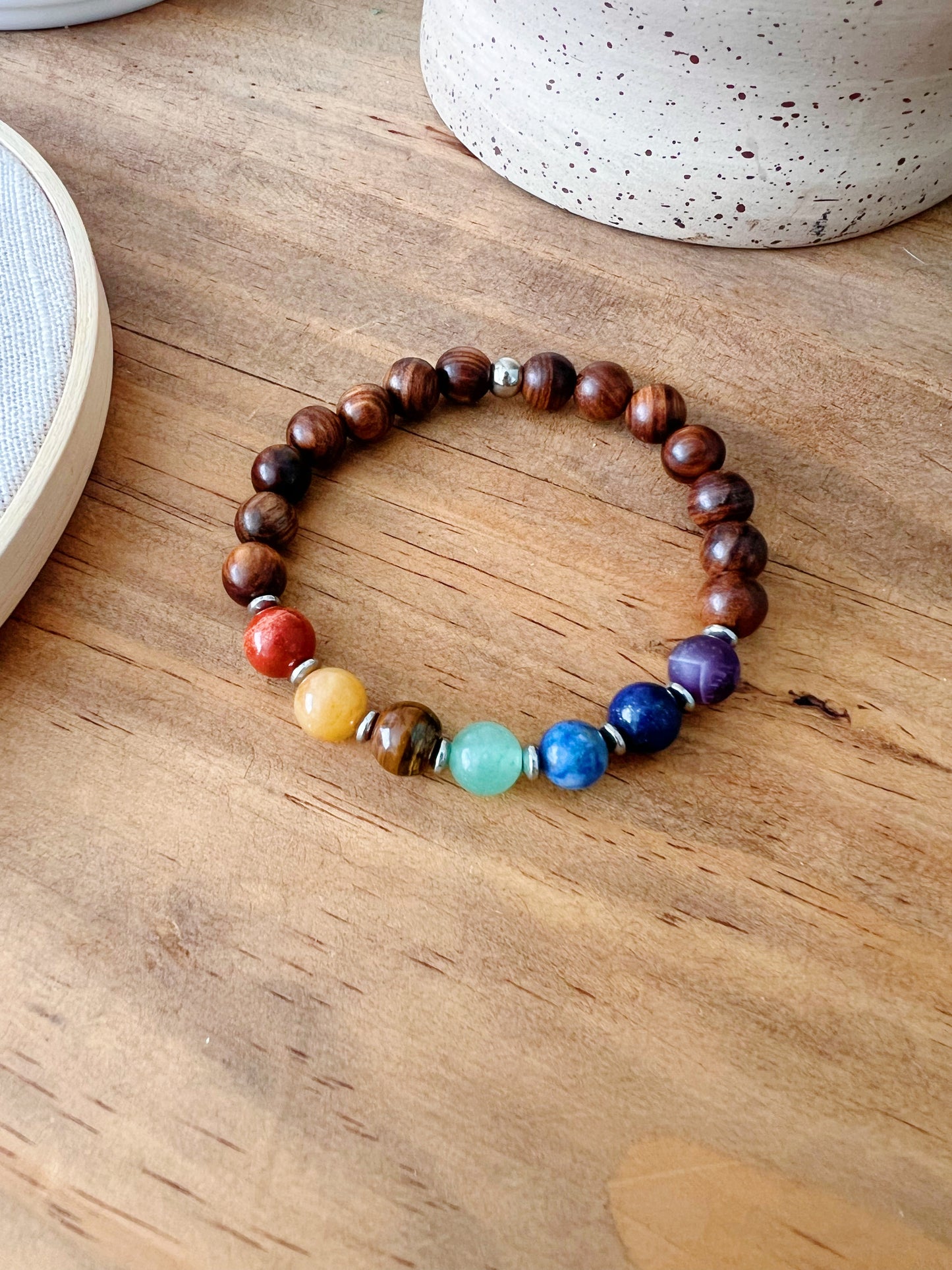 Bracelet chakras et bois de santal