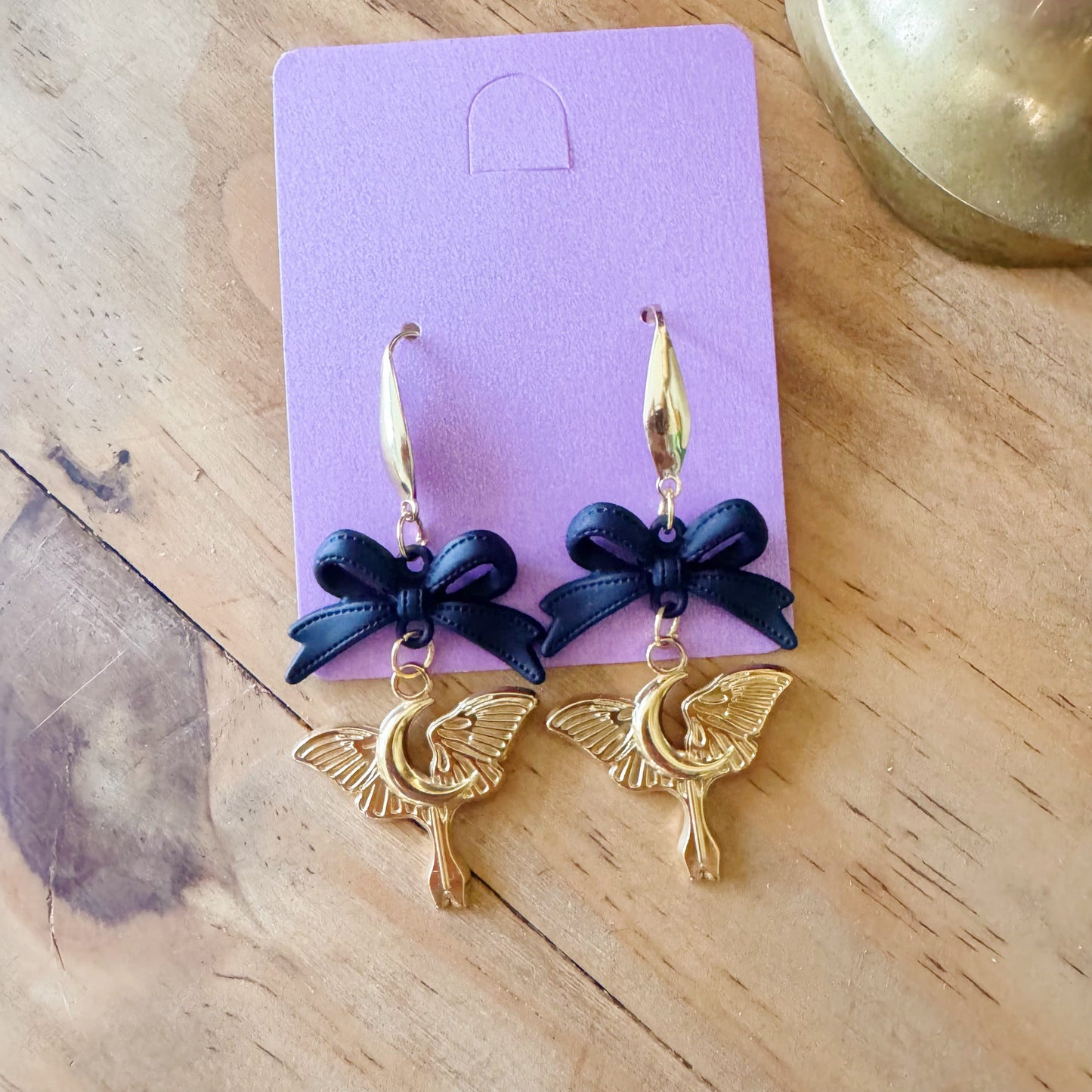 Auren - Boucles d’oreilles dorés, boucles noires