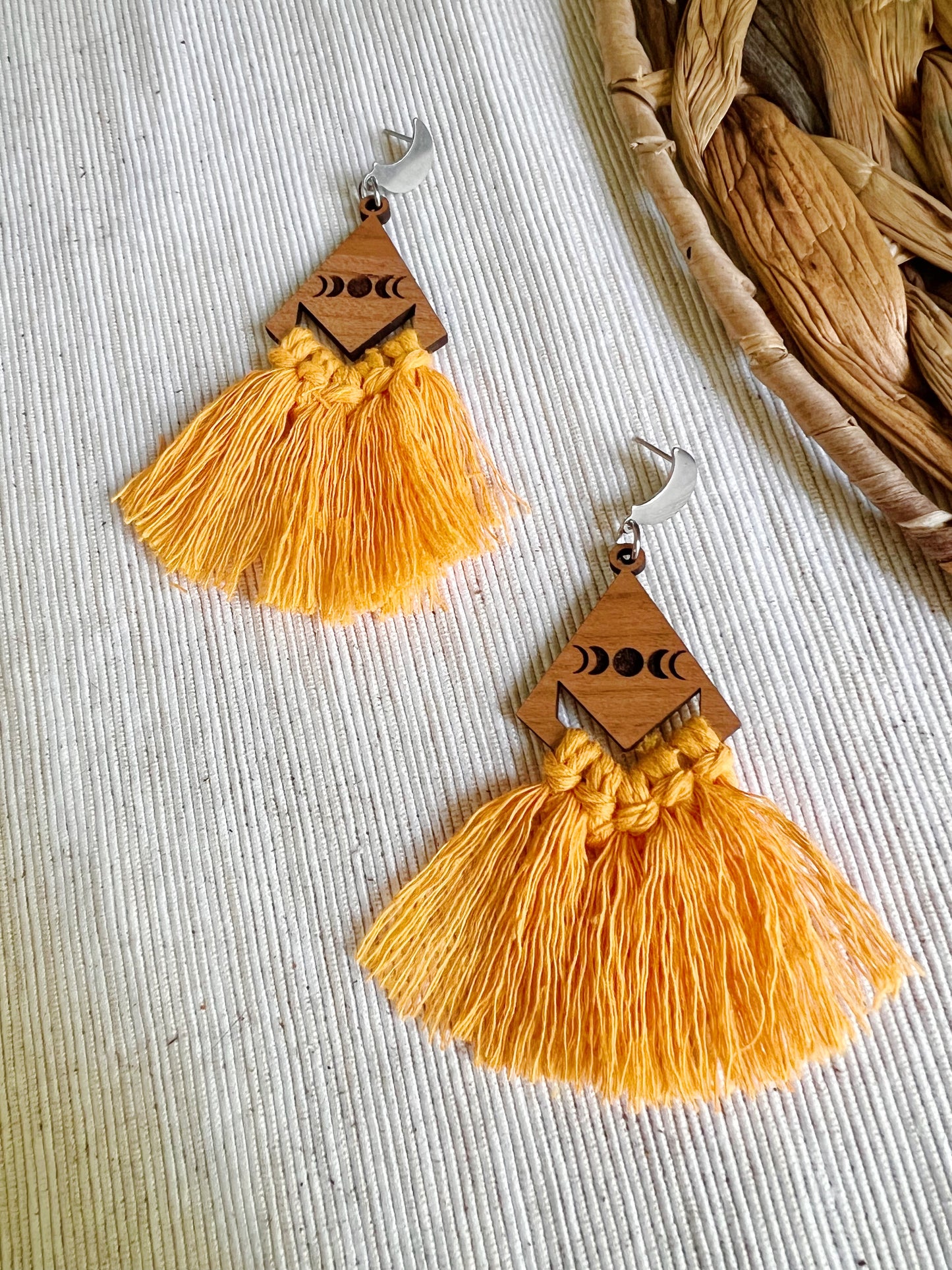 Boucle d’oreilles macramé jaune moutarde