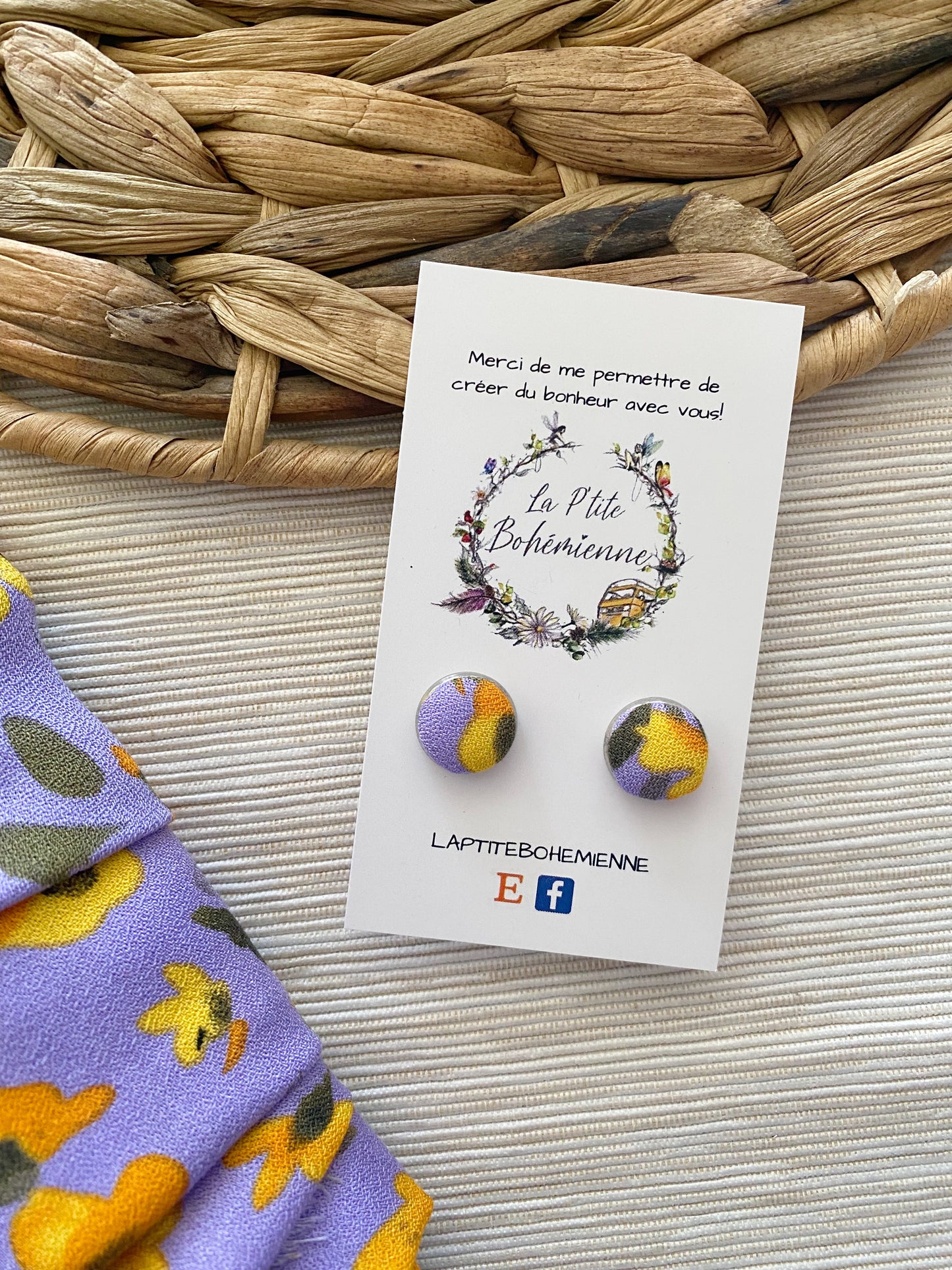 Puces d’oreilles en tissus violet fleurs jaune