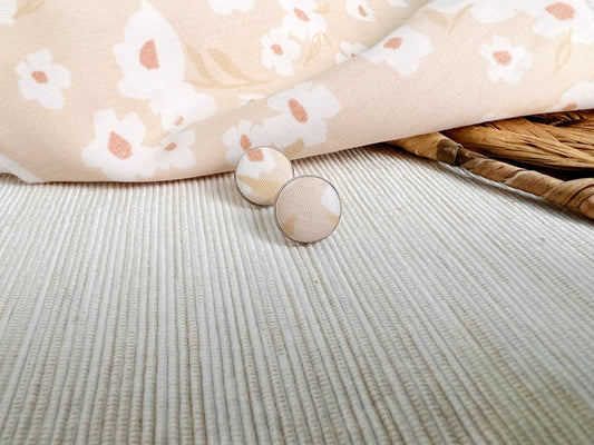 Puces d’oreilles en tissus beige