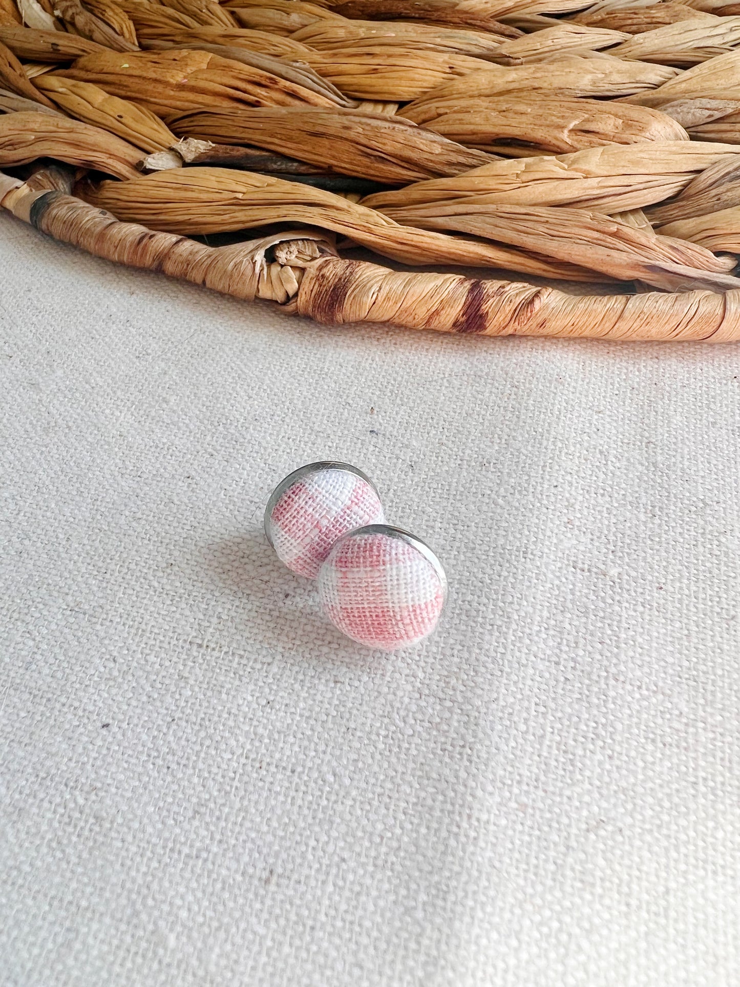 Puces d’oreilles en tissus carreaux rose