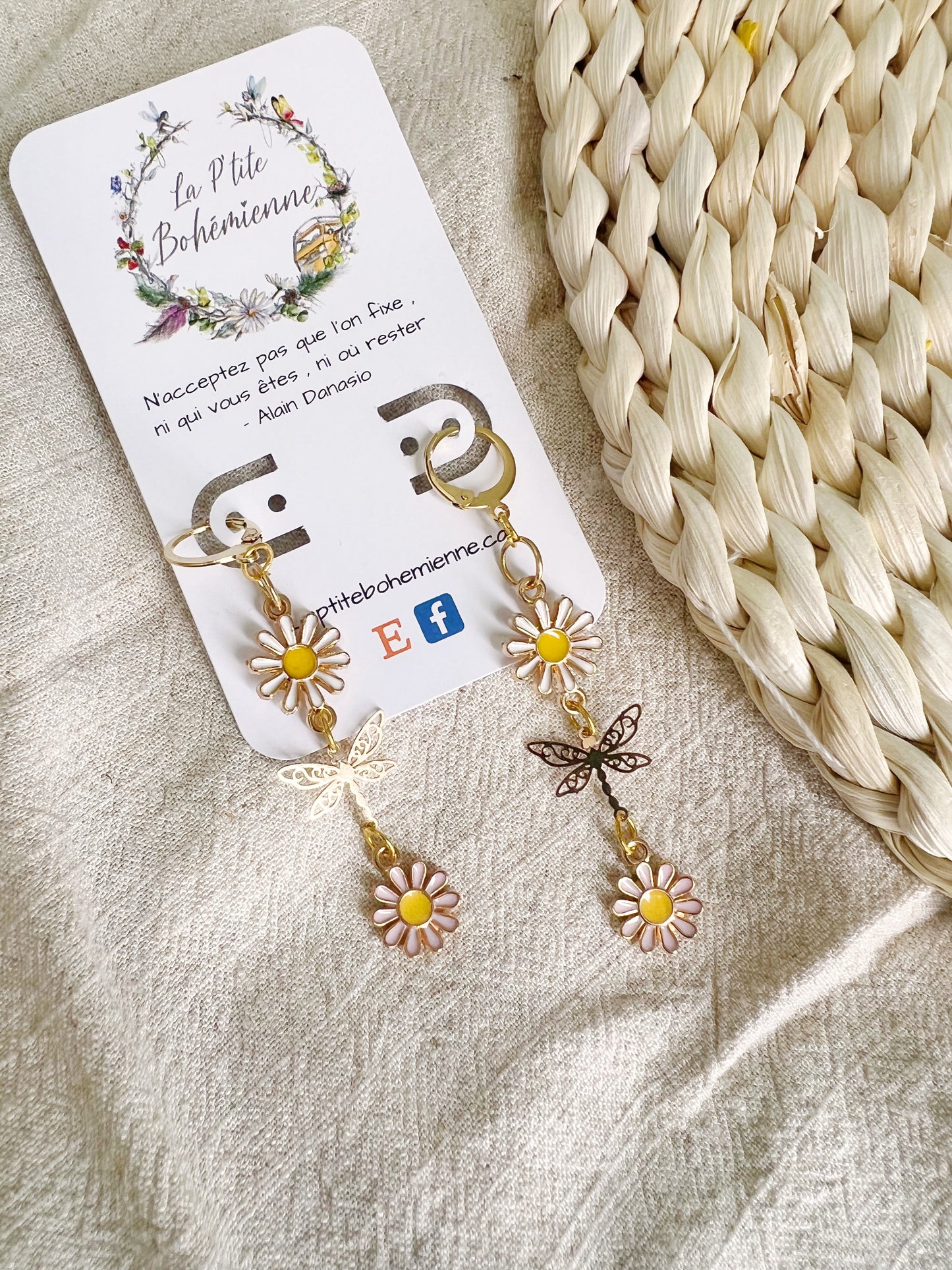 Boucles d’oreilles fleurs et libellule