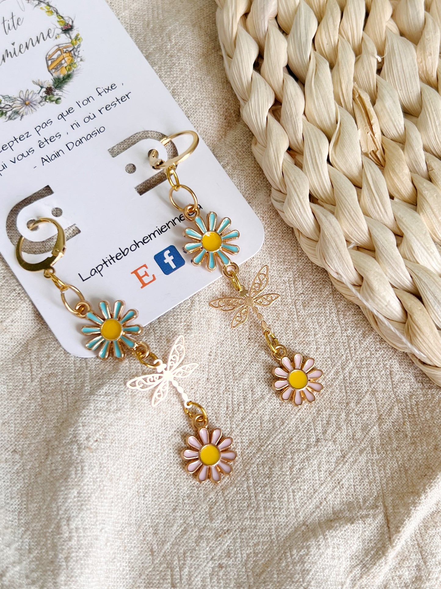 Boucles d’oreilles fleurs et libellule