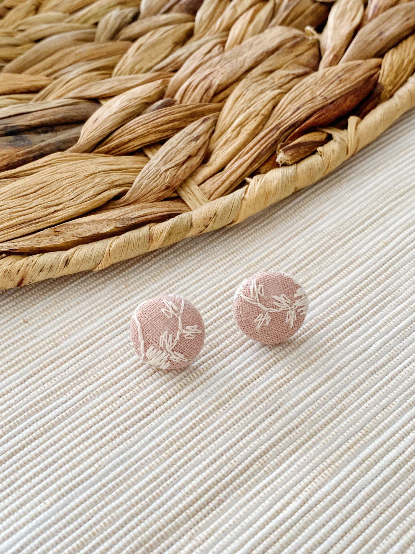 Beth - Puces d’oreilles en tissus vieux rose