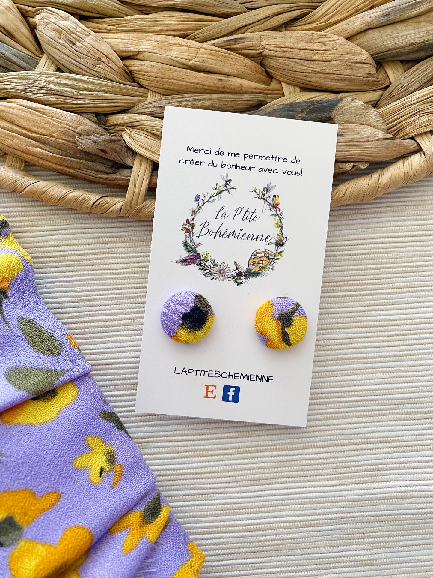 Puces d’oreilles en tissus violet fleurs jaune