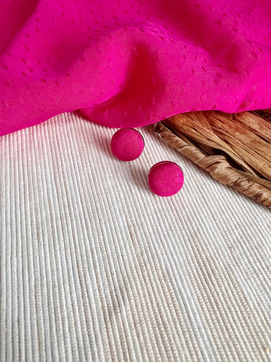 Puces d’oreilles en tissus fuchsia